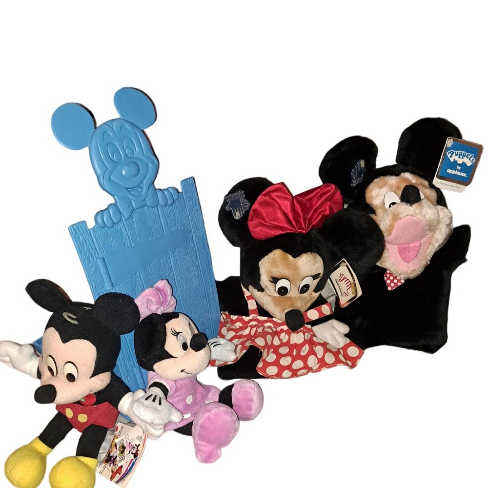 NWT-VINTAGE Micky & Minnie Hand Puppets with Stage door Backdrop 2 extra Dolls